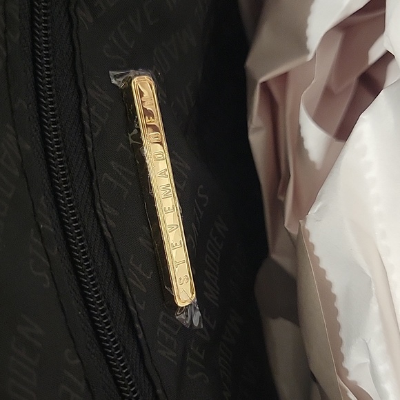 NWOT STEVE MADDEN "xhodani" black floral crossbody - Picture 8 of 10